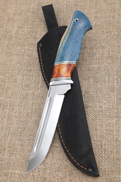 Нож Боец Sandvik рукоять стабилизированная карельская береза синяя акрил янтарный