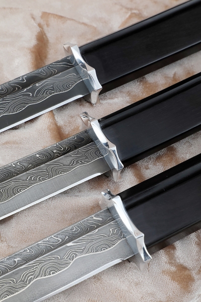 Набор ножей Танто дамаск ламинированный черный граб на подставке 