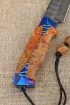 Нож Алькор дамаск ламинированный рукоять и ножны карельская береза янтарь, зубы мамонта на подставке