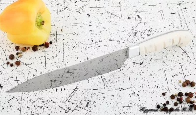 Кухонный нож Шеф № 12 сталь 95Х18 рукоять акрил белый
