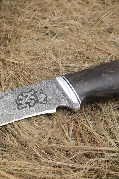 Нож Ангара дамаск полный камень, рукоять стабилизированная карельская береза коричневая