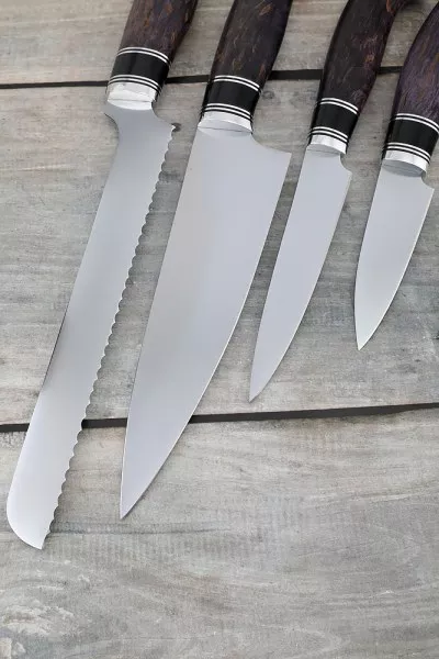 Кухонный набор из 4 ножей сталь КН-01 с никелем рукоять черный граб и стабилизированная карельская береза фиолетовая подставка акрил черный и карельская береза фиолетовая