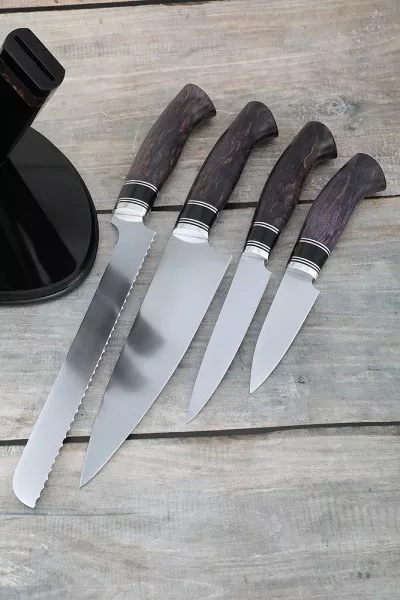 Кухонный набор из 4 ножей сталь КН-01 с никелем рукоять черный граб и стабилизированная карельская береза фиолетовая подставка акрил черный и карельская береза фиолетовая