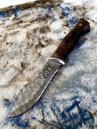 Нож Ангара дамаск полный камень, рукоять стабилизированная карельская береза коричневая