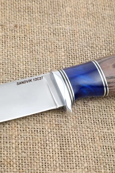Нож Беркут Sandvik рукоять ясень стабилизированный коричневый акрил синий