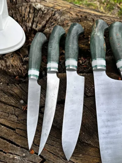 Кухонный набор 5 ножей из дамасской стали с никелем, рукоять из карельской березы зеленой и подставка 