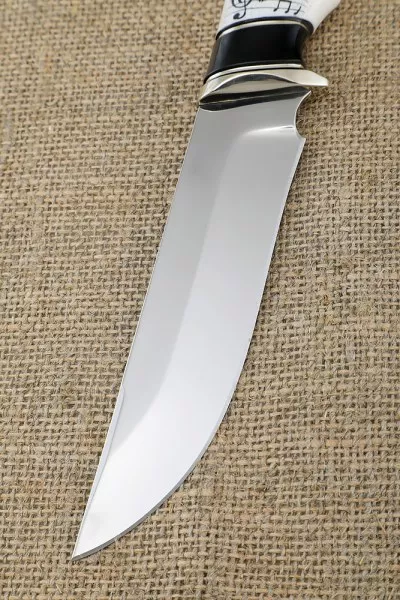 Нож Русак S390, рукоять рог лося со скримшоу 