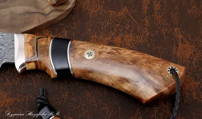 Нож Овод 2 дамаск нержавеющий кость мамонта черный граб карельская береза мокуме-гане на подставке