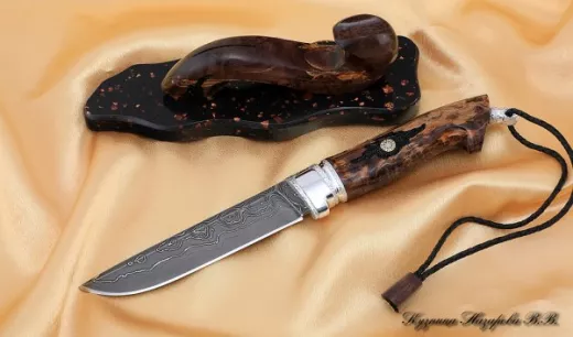 Нож Штык дамаск ламинированный карельская береза коричневая на подставке