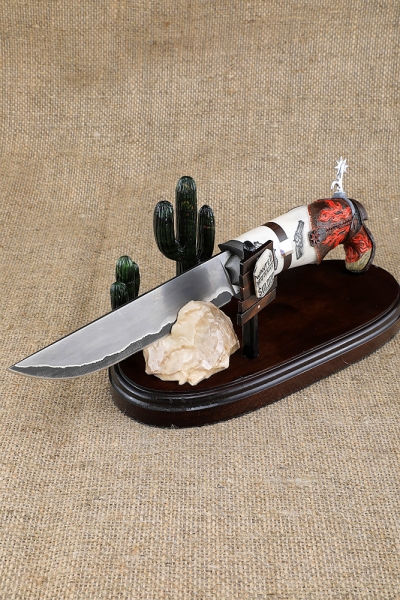 Нож Засапожный ламинация S 390 в  крученом дамаске, акрил белый резной, скримшоу 