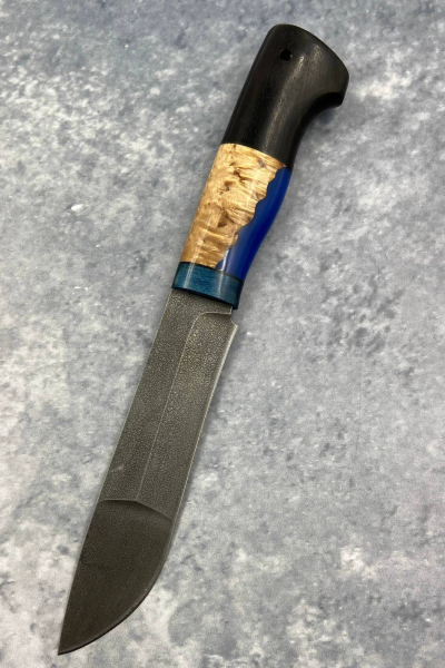 Нож "Кардинал" сталь ХВ5, рукоять черный граб и карельская береза янтарь и акрил синий (распродажа)