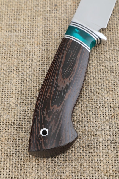 Нож Странник сталь N690 рукоять акрил зеленый и венге 