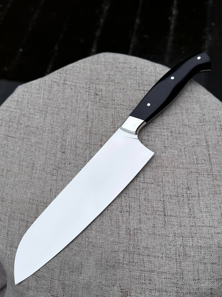 Кухонный цельнометаллический нож "Сантоку" из стали VG-10, накладки из G10 черной