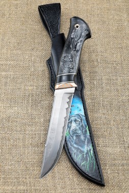 Нож Вепрь ламинация S 390 в  крученом дамаске, мокуме-гане акрил черный, скримшоу "Охота"