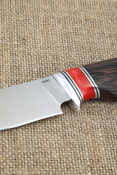 Нож Ловчий сталь N690 рукоять акрил красный и венге