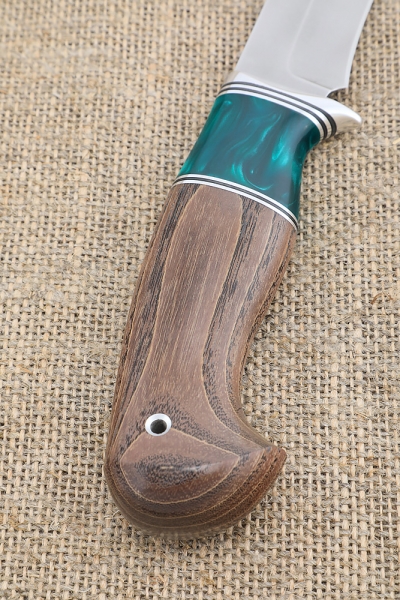 Нож Варан Sandvik рукоять ясень стабилизированный коричневый акрил зеленый
