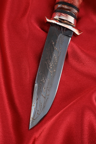 Spartan Damascus end knife with bluing, mokume-ganne Karelian birch red on a stand black hornbeam