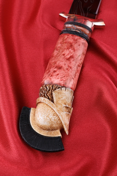 Нож Спартанец дамаск торцевой с воронением, мокуме-ганне карельская береза красная на подставке черный граб