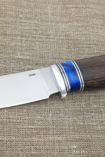 Нож Засапожный N690 рукоять акрил синий и венге 