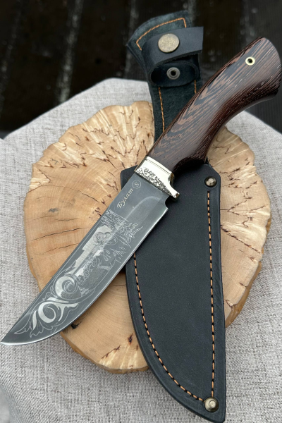 Нож охотничий "Варан" сталь булат гравировка с рыбой, рукоять венге и мельхиор 