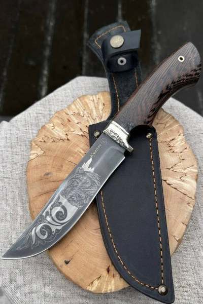Нож охотничий "Варан" сталь булат гравировка медведя, рукоять венге и мельхиор 