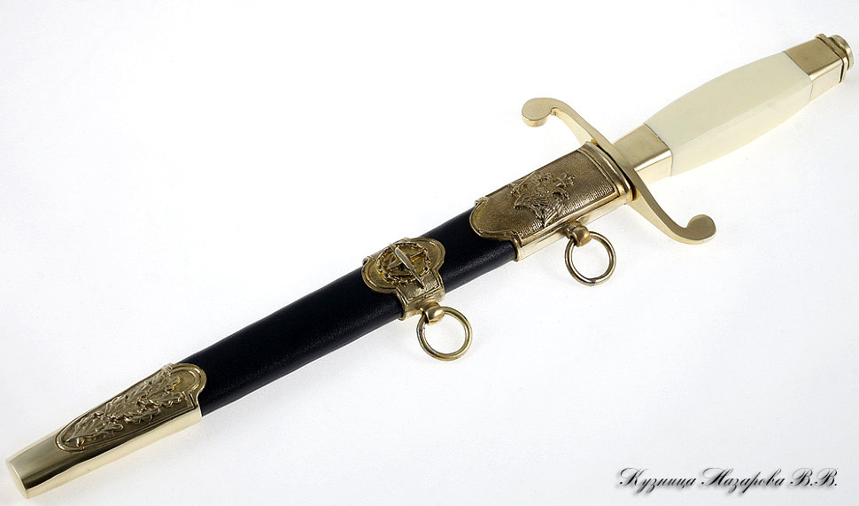 The officer 's dirk of the Submariner