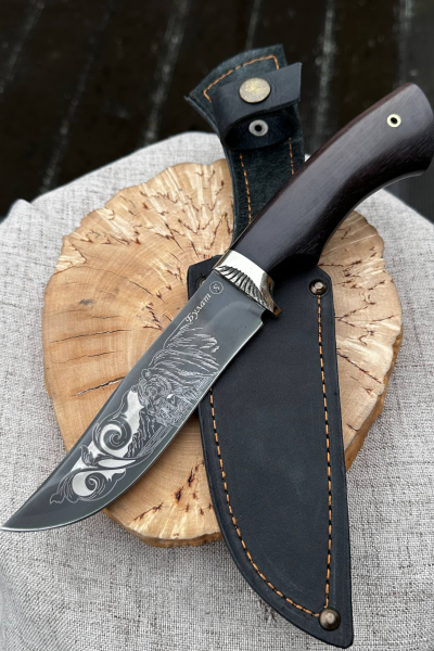 Нож охотничий "Варан" сталь булат гравировка медведя с рыбой, рукоять черный граб и мельхиор  