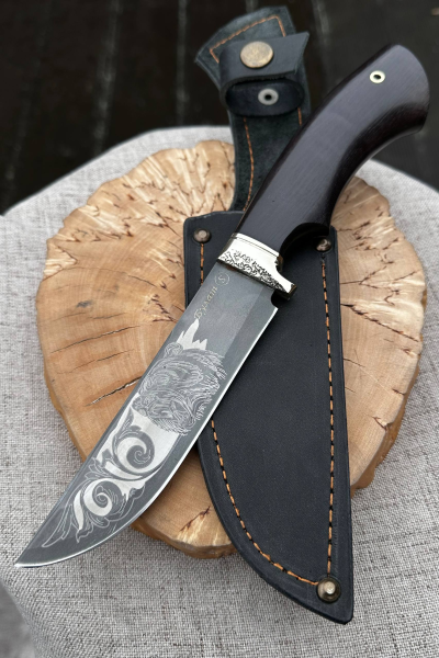 Нож охотничий "Варан" сталь булат гравировка медведя, рукоять черный граб и мельхиор 