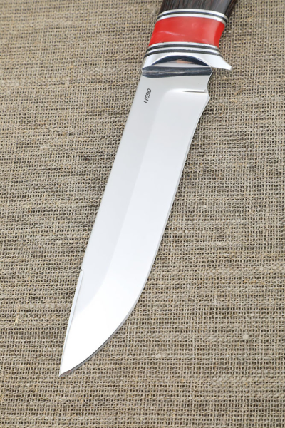 Нож Сокол сталь N690 рукоять акрил красный и венге 