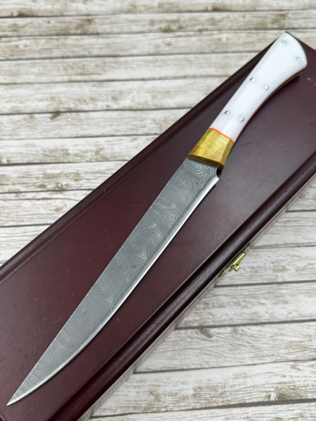 Нож "Касатка" сталь дамаск цельнометаллический, накладки карельская береза и акрил белый (распродажа)