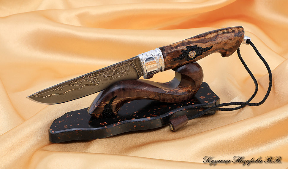 Нож Штык дамаск ламинированный карельская береза коричневая на подставке