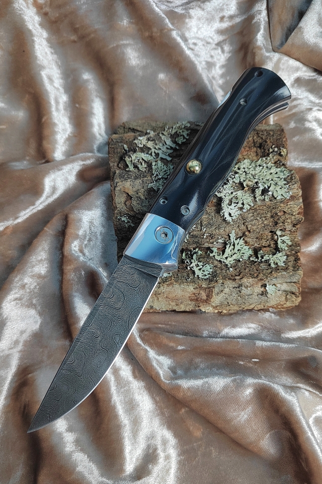 Выкидной нож "Волк" сталь дамаск, накладки акрил черный