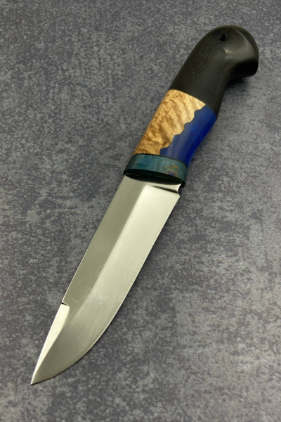 Нож "Оса" сталь х12мф, рукоять гибрид: карельская береза янтарь и акрил синий, черный граб (распродажа)