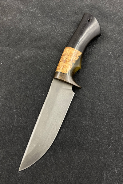 Нож "Овод" сталь х12мф, рукоять гибрид : карельская береза янтарь и акрил зеленый, черный граб (распродажа) 