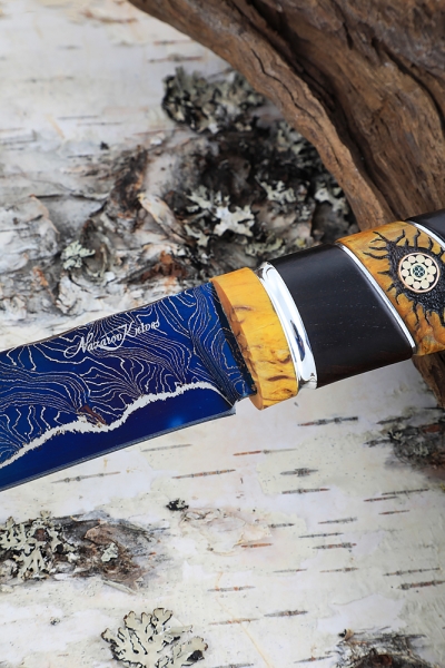 Knife Taiga Damascus laminated black hornbeam stabilized Karelian birch (amber) (Coutellia)