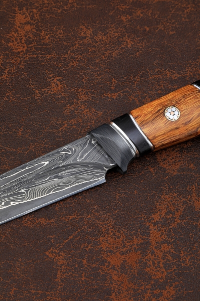 Нож Ирбис дамаск ламинированный с долом черный граб железное дерево карбон