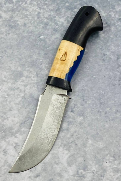 Нож "Кречет" сталь D2, рукоять карельская береза янтарь и акрил синий, черный граб (распродажа)