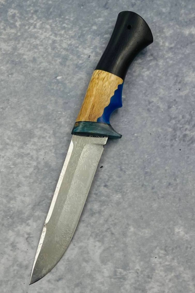 Нож "Вепрь" сталь D2, рукоять карельская береза янтарь и акрил синий, черный граб (распродажа)