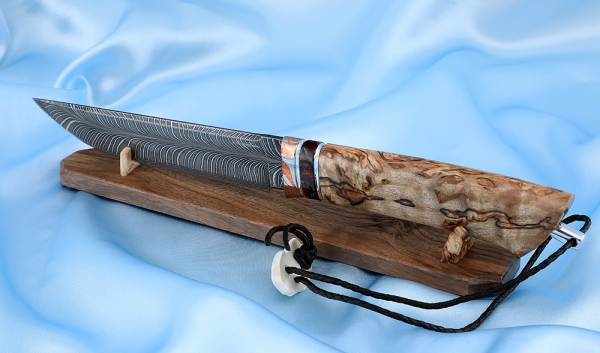 Нож Засапожный дамаск торцевой карельская береза кость мамонта мокуме-гане на подставке