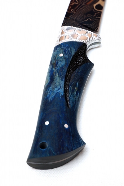 Нож Барс дамаск ламинированный резная стабилизированная карельская береза (синяя) (Coutellia)