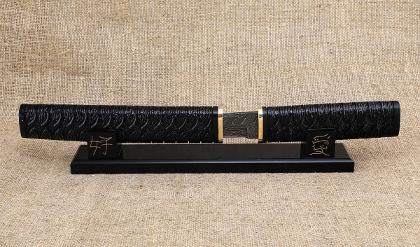 Нож Самурай дамаск ламинированный черный граб резной деревянные ножны на подставке