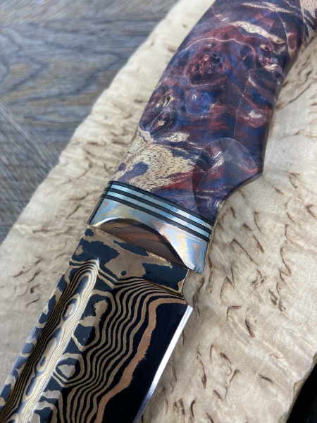 Нож Овод-2 дамаск ламинированный с воронением, дол, рукоять березовый кап стабилизированный, мокуме-гане