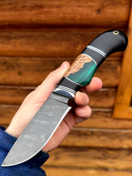 Нож "Ловчий" сталь дамаск, рукоять гибрид карельская береза янтарь и акрил зеленый (распродажа)