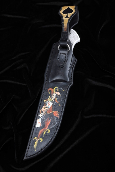 Нож Вепрь ламинация S 390 в  крученом дамаске, серебро акрил белый, скримшоу Джокер