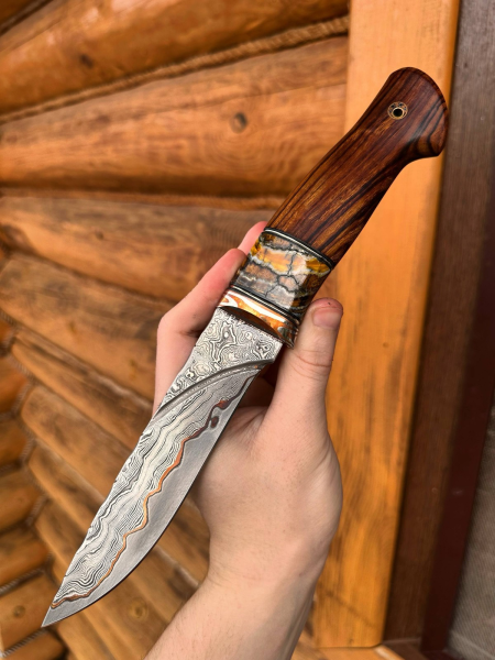 Авторский нож "Кречет" сталь ламинированный дамаск с медью, рукоять железное дерево и мокумэ-ганэ