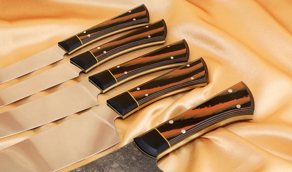 Подставка из венге с магнитными полосами, набором из 4 ножей и тяпки 95х18, G10 чернооранжевая