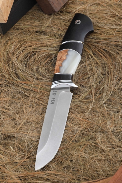 Нож Странник КН-01 рукоять черный граб карельская береза акрил белый