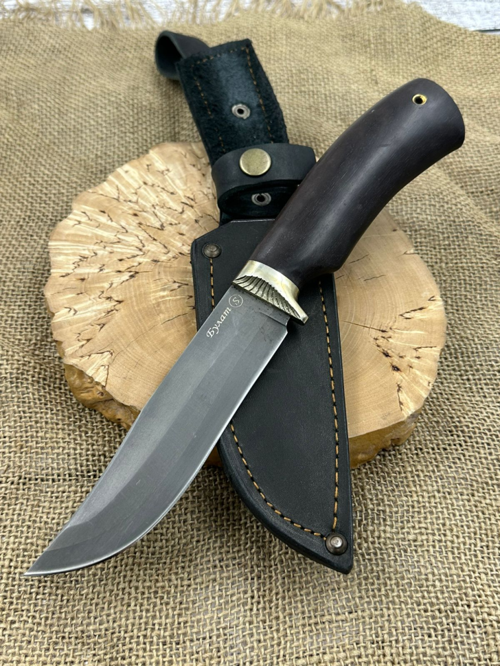 Нож "Охотник" сталь булат с гравировкой волка , рукоять черный граб 