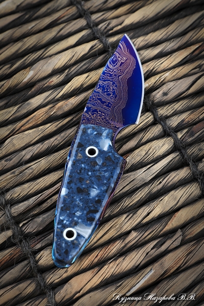 Knife Feint Damascus laminated acrylic blue