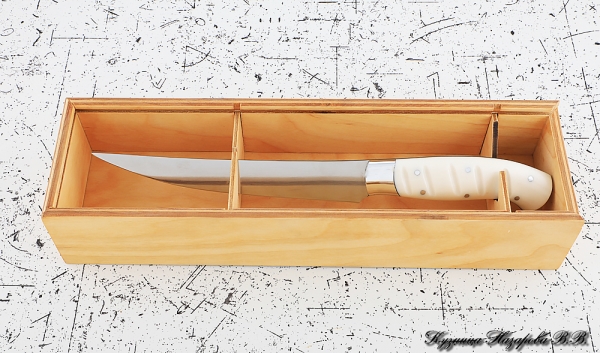 Кухонный нож Шеф № 5 сталь 95Х18 рукоять акрил белый в футляре